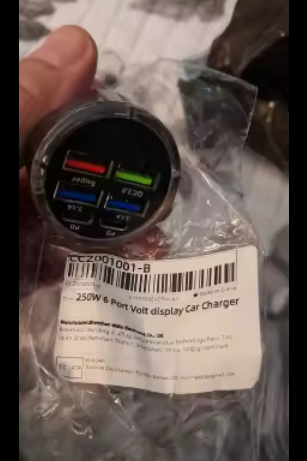 66 250W PD Car charger QC 3.0. Fast charge 1 to 6 Car cigarette lighter plug charger Flashcharge with digital display.